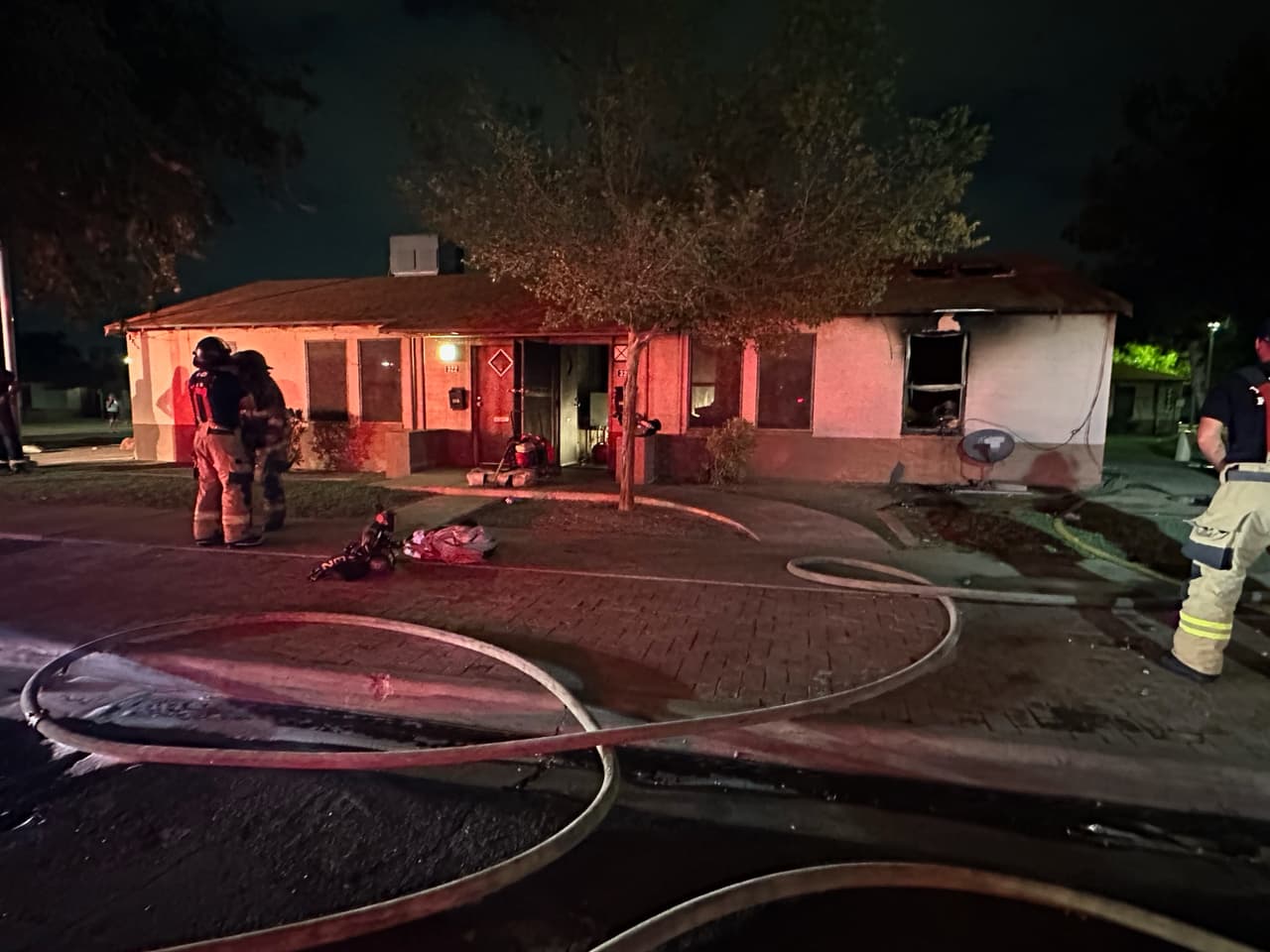 Ningún bombero o persona resultó herido como resultado de este incidente. El Programa de Asistencia Comunitaria ya apoya a las personas desplazadas.