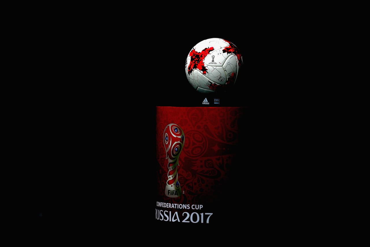 Hermosos trajes y mucho colorido de la afición en Rusia para el juego por el tercer puesto en la Copa Confederaciones.