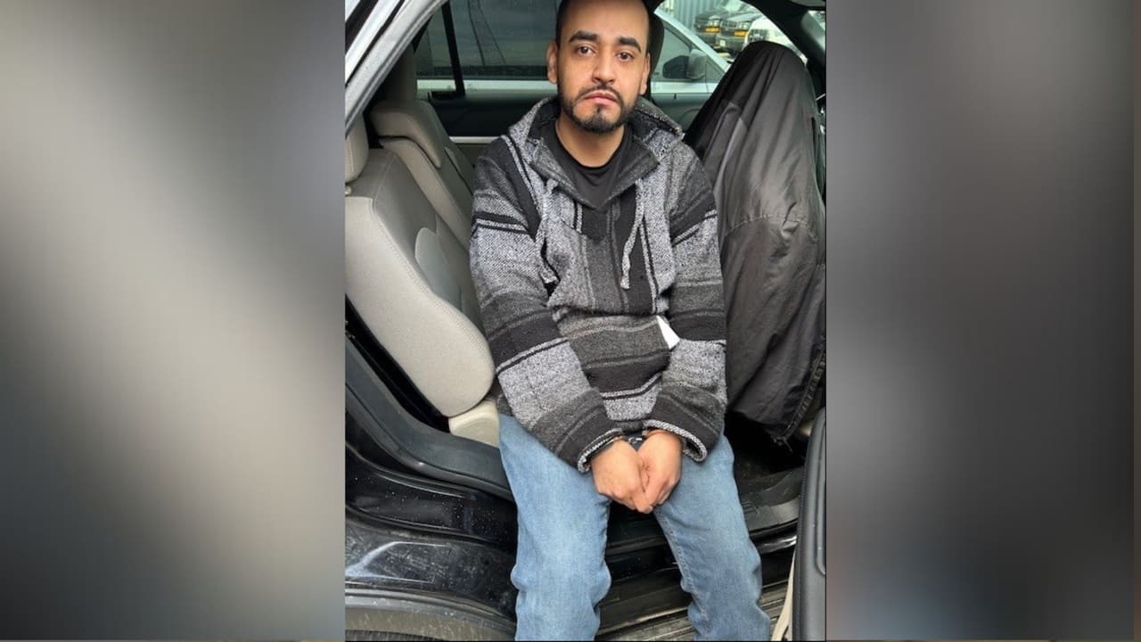 Hombre detenido por ICE afuera de la escuela de sus hijos tenía cargos por tráfico de drogas, dice ERO