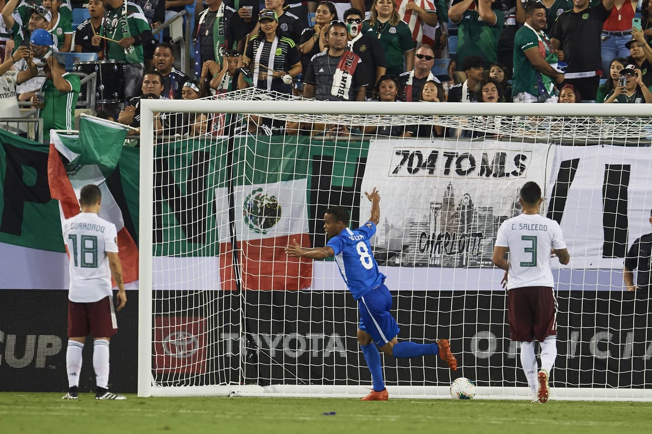 Kevin Parsemain puso con un remate espectacular a celebrar a Martinica en el 1-1 al minuto 11 del segundo tiempo.