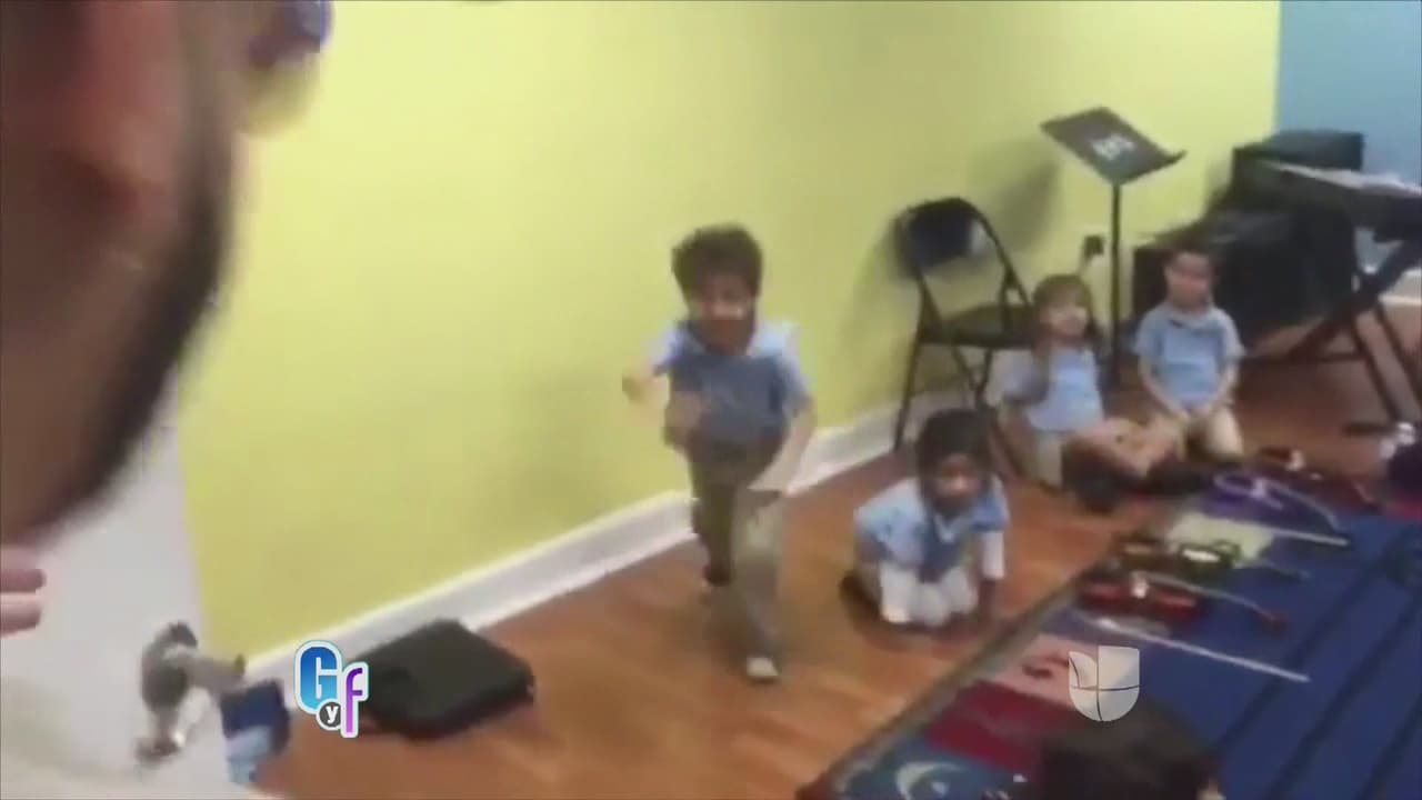 ¡Pues claro! Visitar a sus hijitos a quienes quiere muchísimo y los peques se volvieron locos en cuanto lo vieron llegar.