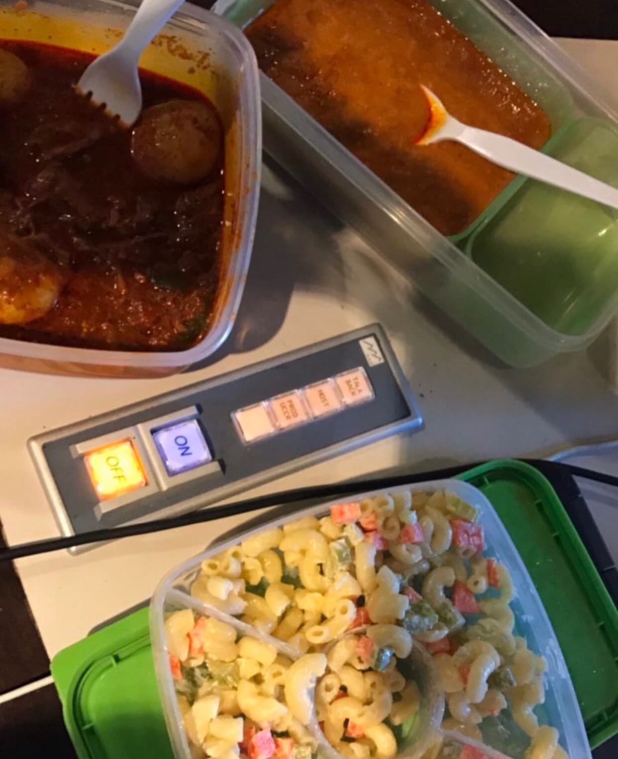 <a href="https://www.facebook.com/elcompaivanla/">El Compa Ivan</a> hasta en el trabajo es disciplinado con la dieta.