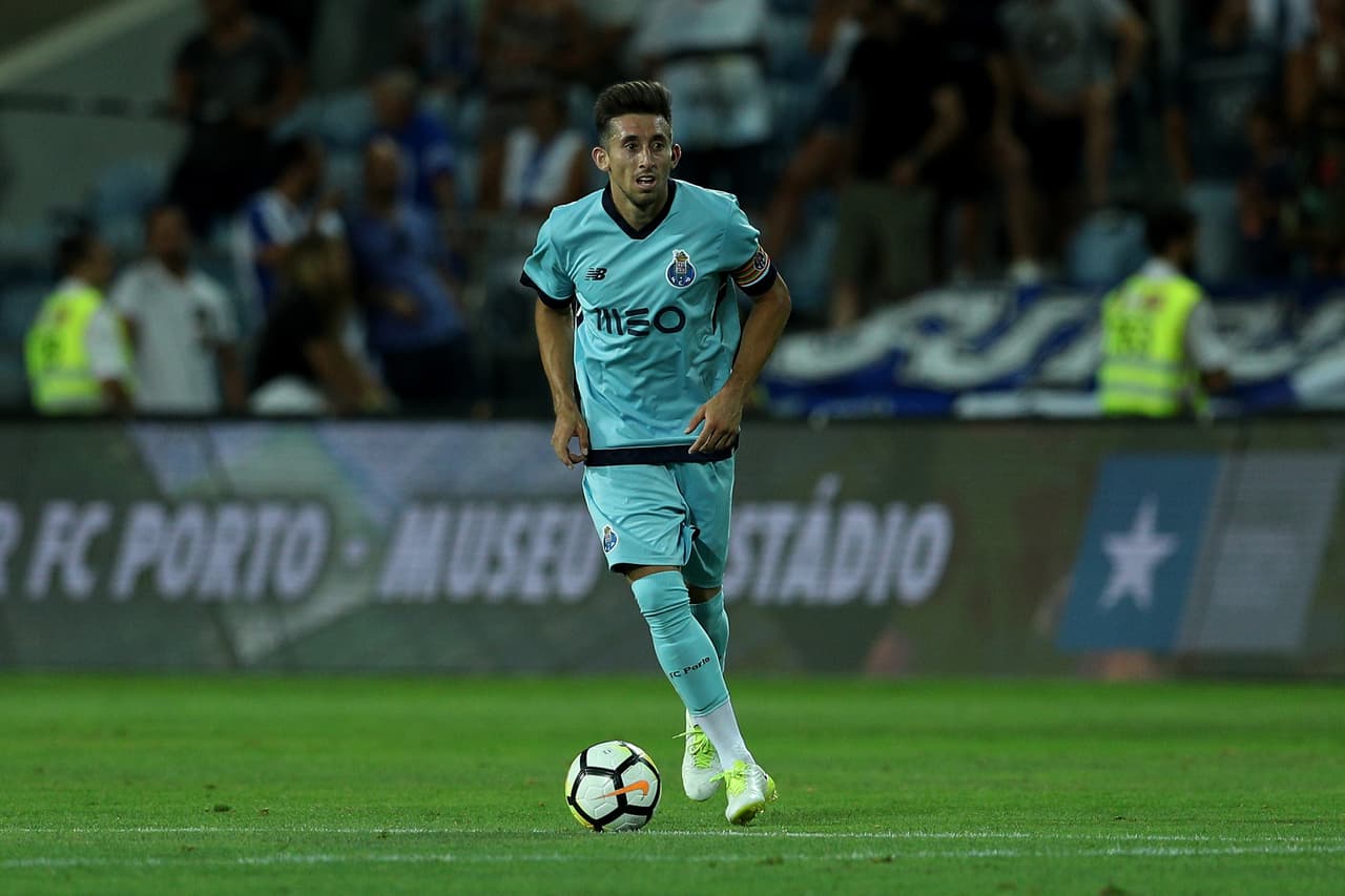 Héctor Herrera recupera esta temporada algo del protagonismo perdido dentro de Porto, del que ha llevado la banda de capitán, pero en donde ha perdido la titular inamovible que era habitual.