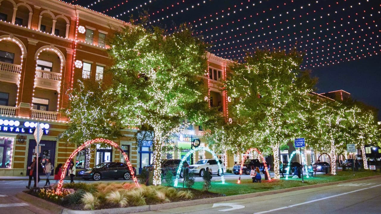 <b>5. Frisco, Texas</b>
<br>
<br>Frisco ocupa el primer lugar en tasa de matrimonio (62.6 %) y en el porcentaje de residentes que viven por debajo del nivel de pobreza (2.5 %). Además, la ciudad ocupa el segundo lugar por su costo de vida típico en comparación con la mediana de la vivienda.