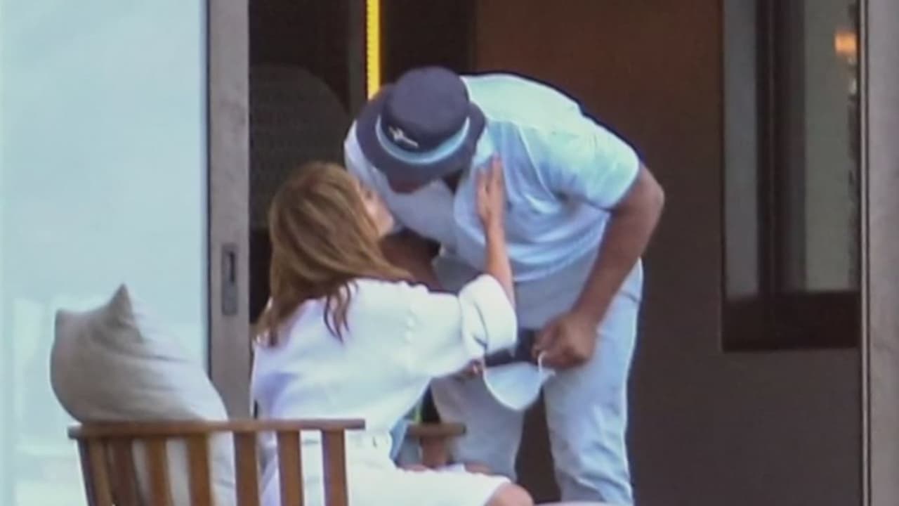 Una semana después de que se afirmó que la pareja se había separado se publicaron unas fotos, supuestamente tomadas el 17 de marzo, que mostraban a Jennifer López y Álex Rodríguez en plan romántico, durante su estancia en Rio San Juan, República Dominicana. El gran ausente fue el anillo de compromiso