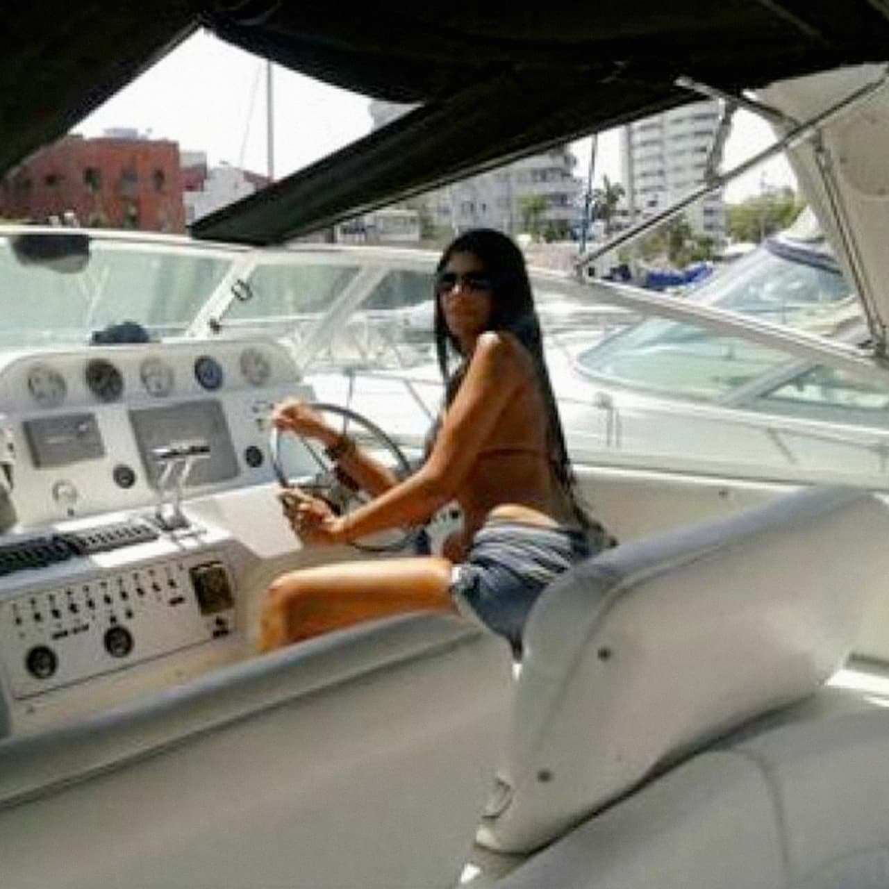 Varias mujeres atrapadas por su red son extranjeras, la mayoría venezolanas sin documentos que llegaron a Colombia huyendo de la profunda crisis económica de su país.