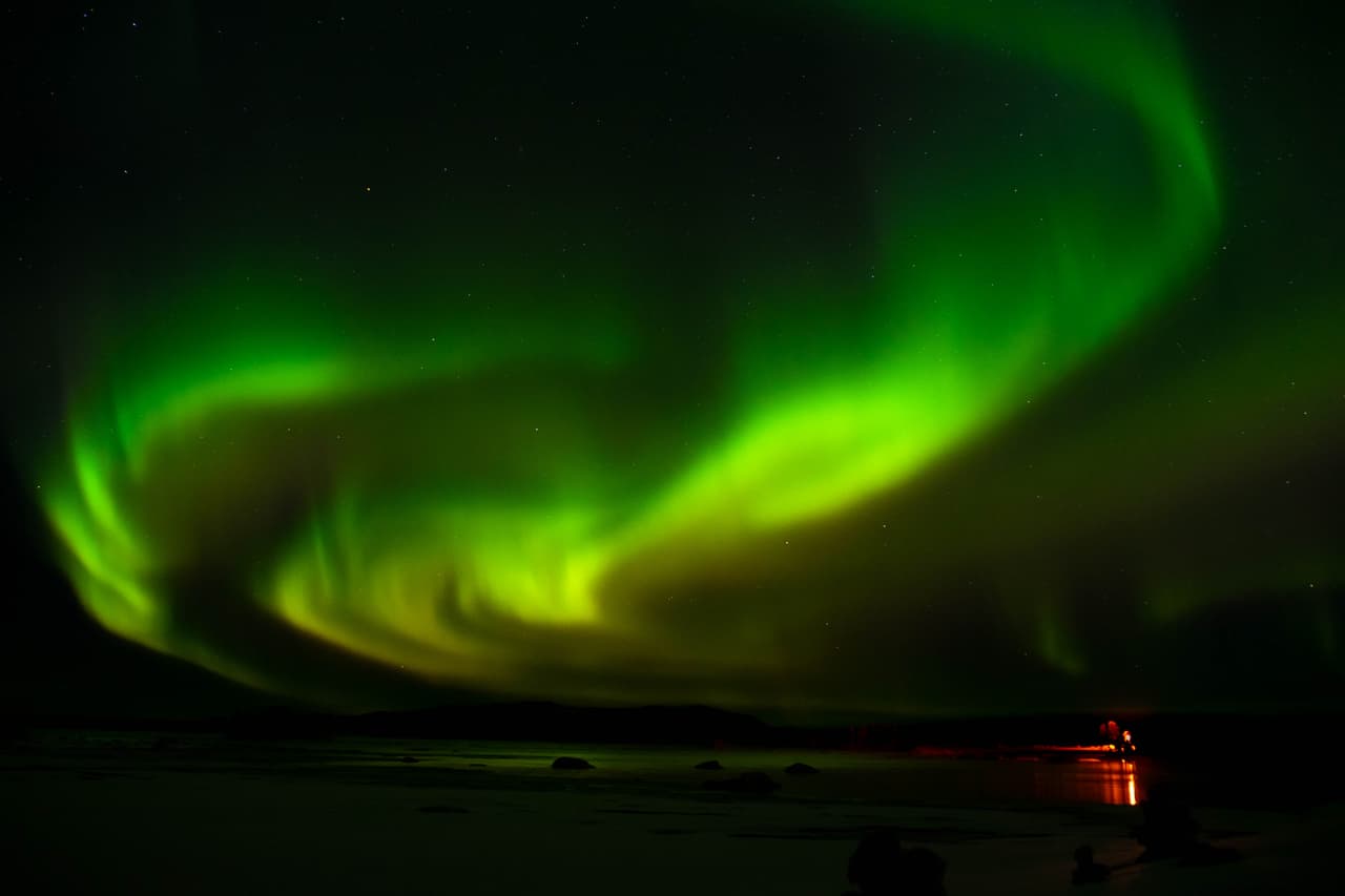 <b>'Cielo verde'</b>, tomada en Arjeplog, Suecia. “El fenómeno más increíble que puedes ver en el planeta: la aurora boreal. Fue una noche muy fría con -32 grados centígrados, y créeme, a esa temperatura también la sangre comienza a congelarse”, escribió sobre esta imagen su autor.
