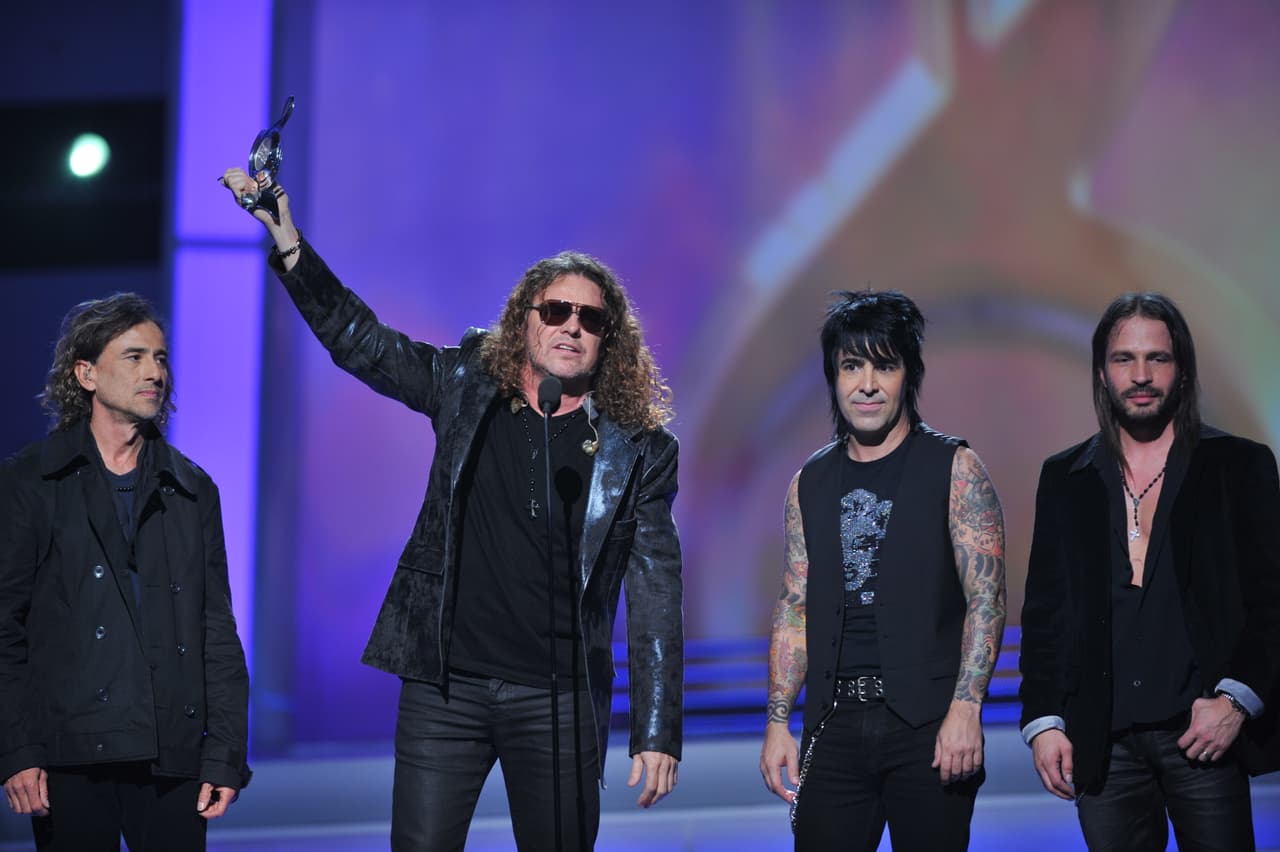 <b>Maná</b>
<br>
<b>Galardones Premio Lo Nuestro:</b> 
<b>17</b>
<br>El grupo mexicano ha ganado en las categorías de Grupo Pop del Año, Canción Pop del Año, Artista Rock del Año, Canción Rock del Año, Álbum Rock Alternativo del Año.