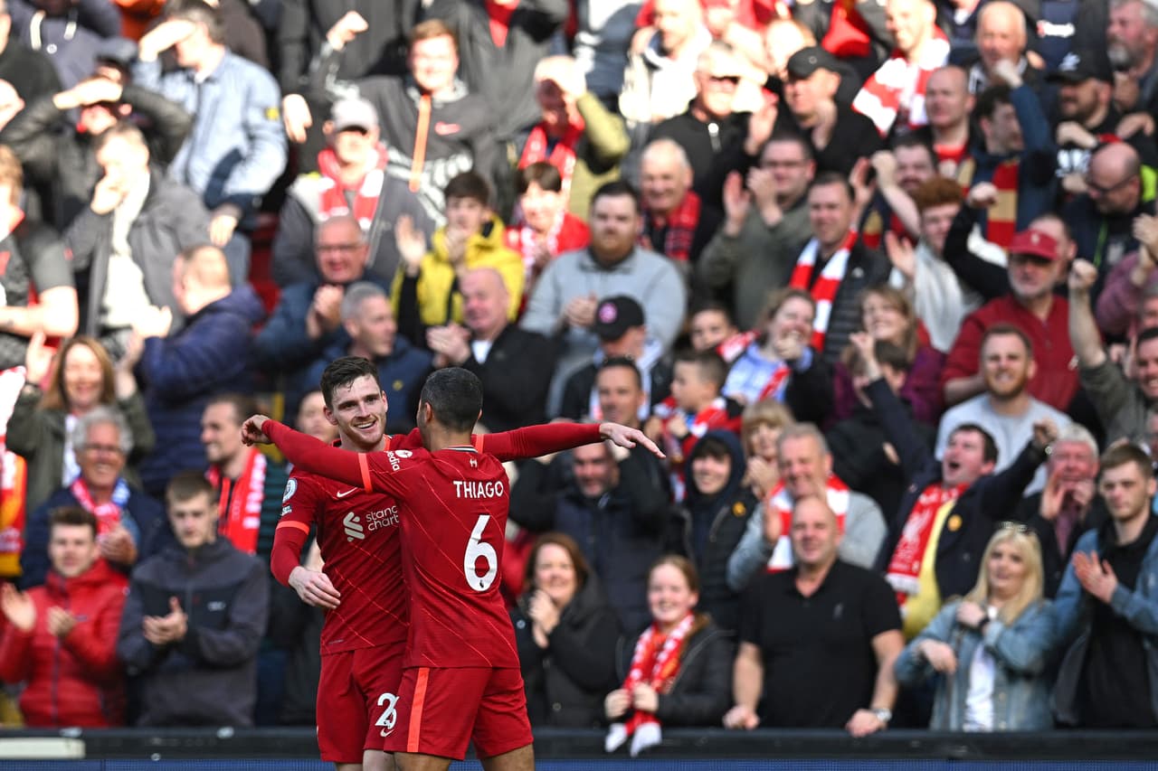 Liverpool derrotó al Everton gracias a los goles de Andrew Robertson y Divock Origi.