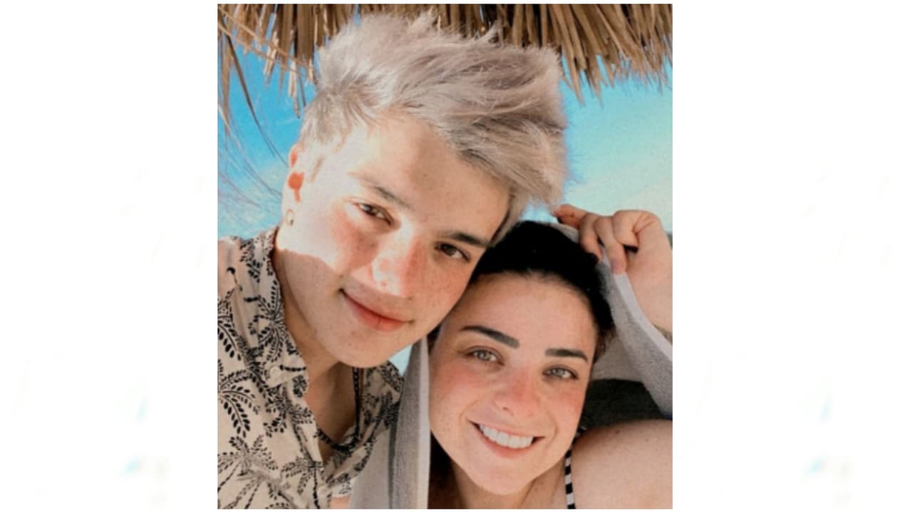 Su hijo, Omar, ya tiene 18 años y no pierde la oportunidad de vivir tiernos momentos con ella, mismos que comparte en sus redes sociales.