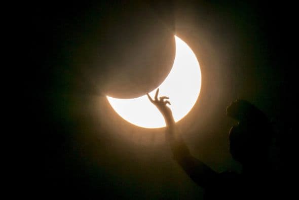 Por casualidad, el eclipse coincide con el equinoccio de primavera, así como con la "Superluna" (luna llena en perigeo, el punto en que el satélite se halla más próximo a la Tierra).