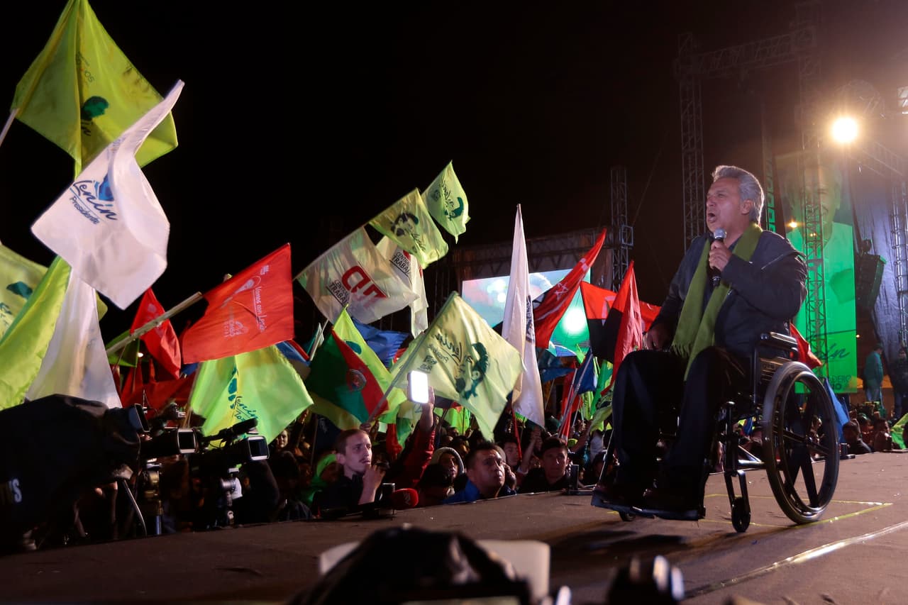 Una de sus promesas de campaña fue la de la gobernar para todos los ecuatorianos y mostrar más disposición al diálogo que su antecesor.