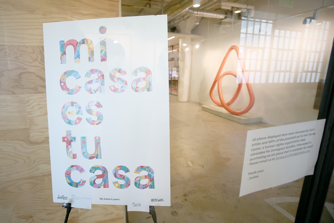 <b>Airbnb (internet y hospedaje). </b>Puesto 8.
<br>
<b>Cantidad de empleados en EEUU</b>: 3,000.
<br>
<b>Principales sedes en EEUU: </b>San Francisco, Portland y Nueva York.
<br>
<b>Habilidades más demandadas: </b>Adobe InDesign, metodologías ágiles, diseño de experiencia de usuario.
<br>
<b>Puestos de trabajo con más nuevas contrataciones: </b>ingeniería, recursos humanos, artes y diseño.