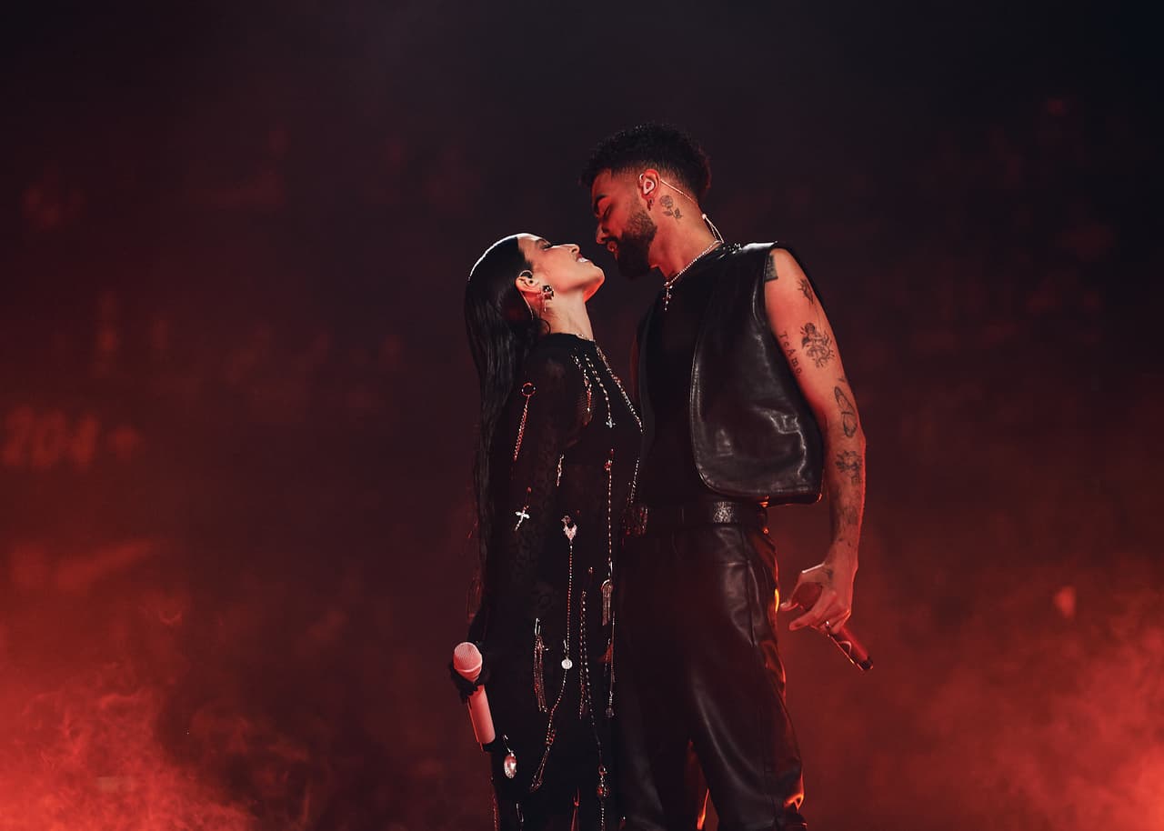 Hubo todo tipo de presentaciones, desde sensualidad y amor, hasta energía y pasos de salsa. Jay Wheeler y Zhamira Zambrano interpretaron el tema 'Extrañándote' y finalizaron su participación con un beso.