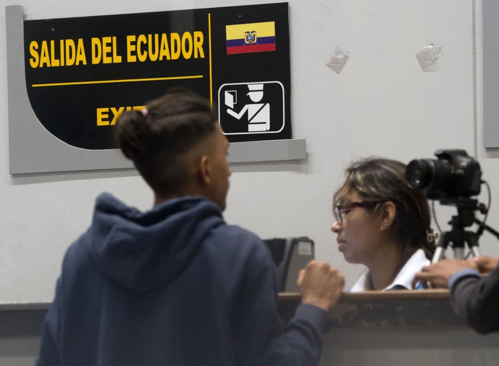 <b>Ecuador</b>
<br>
<br>En 2020, Estados Unidos dio un total de 65,716 visas H-2B. La mayoría fue para jardineros, trabajadores forestales y cortadores de carnes.