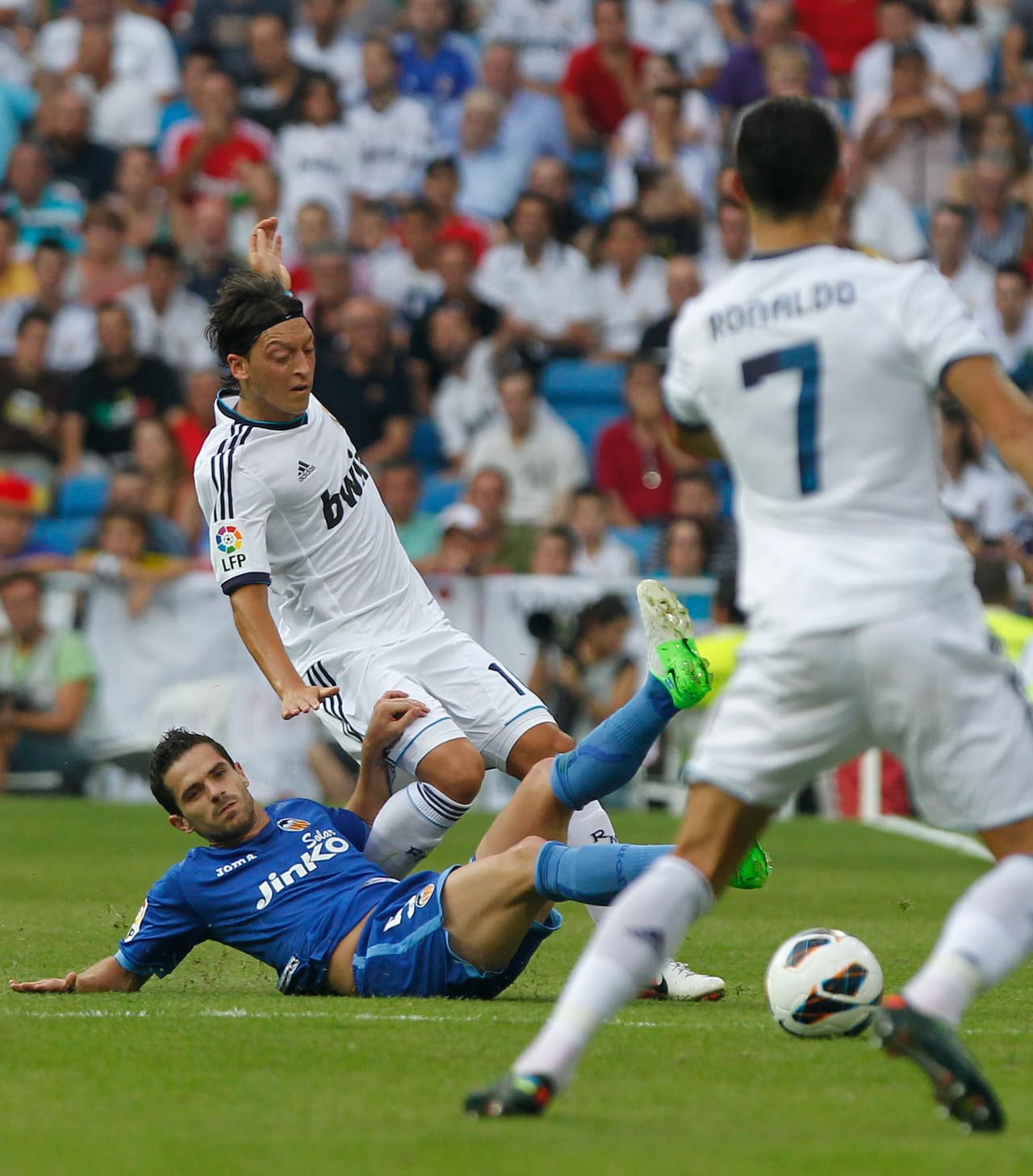 El 19 de agosto de 2012, luego de jugar en la Roma una temporada, Pintita se puso la playera del Valencia para el curso 2012/13 y visitó el Bernabéu por última vez.