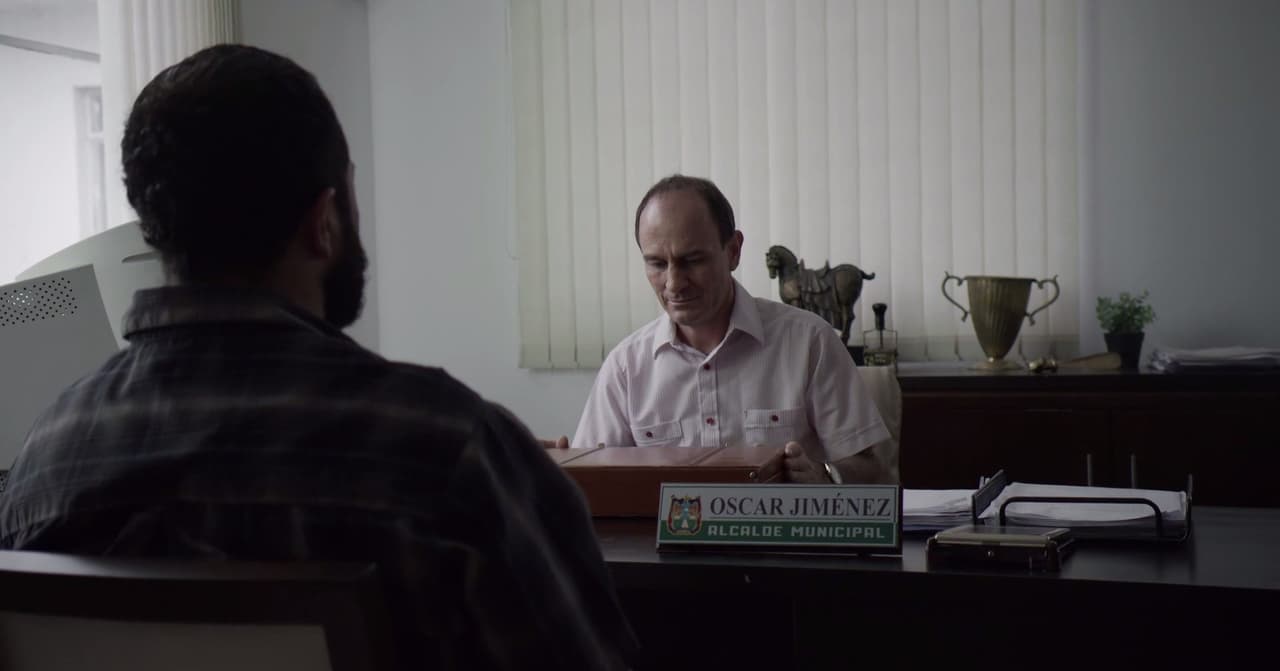 Meanwhile, the Beltrán Leyda brothers, ‘El Bravo’ and ‘El Uno’ took care of silencing the mayor and several policemen on ‘El Cano’ and ‘El Chente’s payrolls.