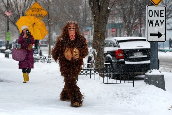 Por esta razón, desde la mañana, miles de personas salieron de su casa con enormes abrigos.