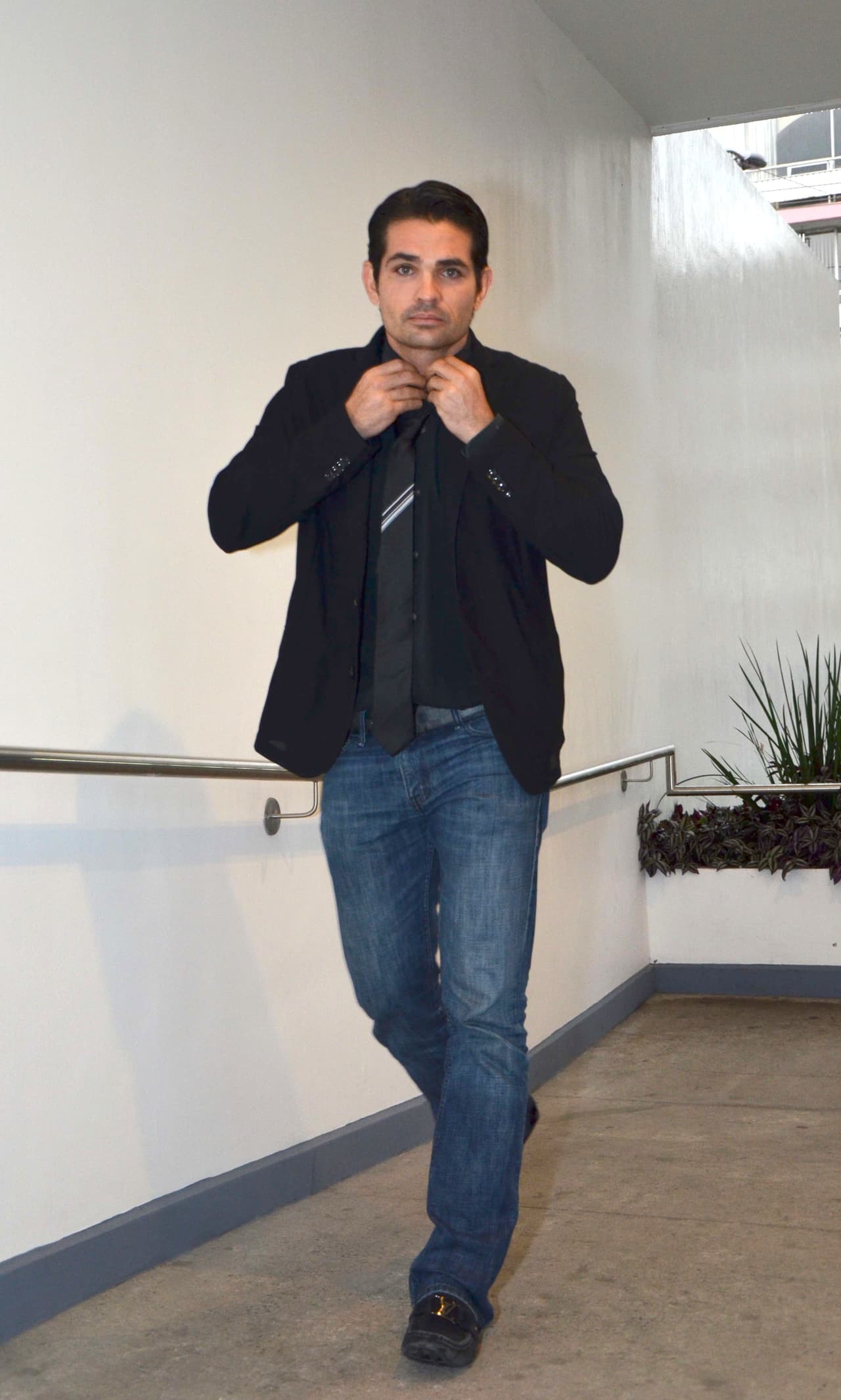 Con lágrimas en los ojos, el galán de telenovelas pidió a sus amigos, familiares y seguidores realizar una cadena de oración por la recuperación de su pequeño.