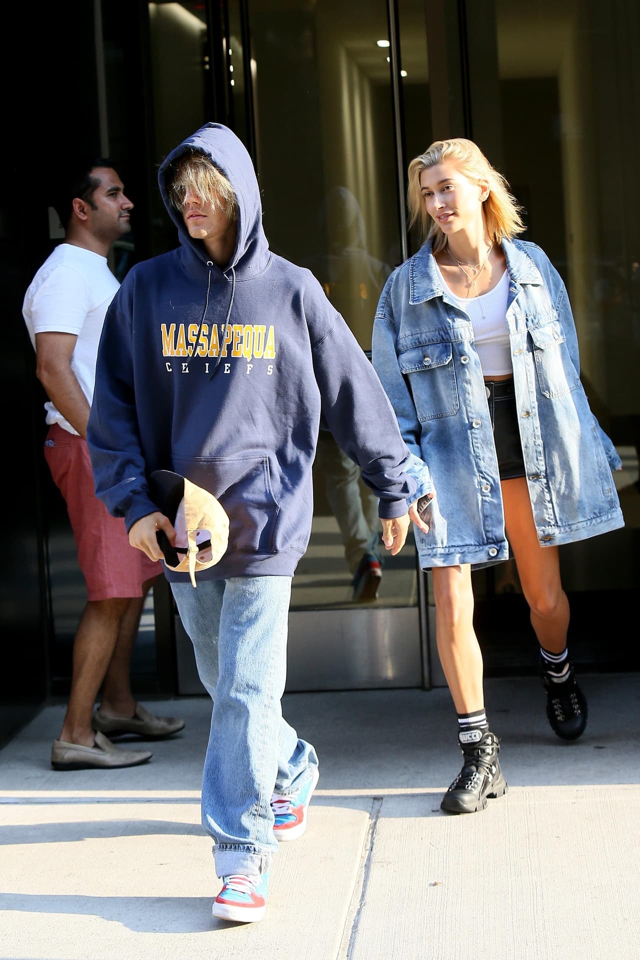 <b><a href="https://www.univision.com/entretenimiento/justin-bieber-le-da-rienda-suelta-al-amor-mira-el-ultimo-apasionado-beso-que-le-da-a-su-prometida-fotos">Justin Bieber</a></b> acaba de lanzar un 
<a href="https://www.univision.com/san-francisco/kvvf/musica/dj-khaled-just-released-no-brainer-and-we-love-it">nuevo tema</a>, '
<a href="https://www.youtube.com/watch?v=kxloC1MKTpg">No Brainer</a>', junto a 
<b><a href="https://www.univision.com/temas/dj-khaled">DJ Khaled</a></b> y los raperos 
<b>Chance The Rapper</b> y 
<b>Quavo</b>.