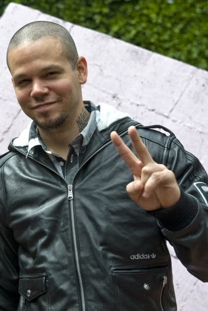 RENÉ PÉREZ "RESIDENTE"- Este talentoso cantante de Calle 13 trabajó como diseñador multimedia y como deliniante en una firma de arquitectos.