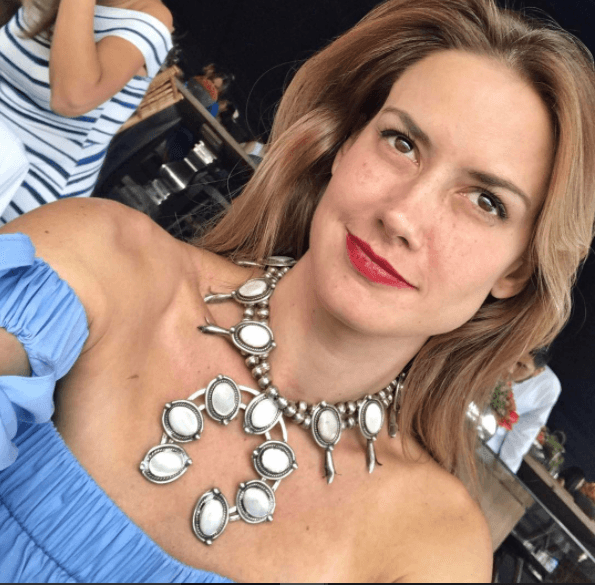 Después de un año de noviazgo, en 2011 Altair recibió su primera propuesta de matrimonio por parte del empresario, quien le entregó anillo de compromiso en agosto. Pero tiempo después terminaron.