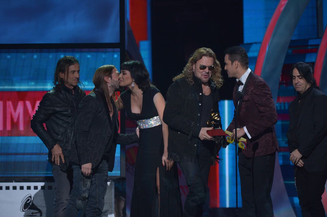 Maná se llevó el premio.