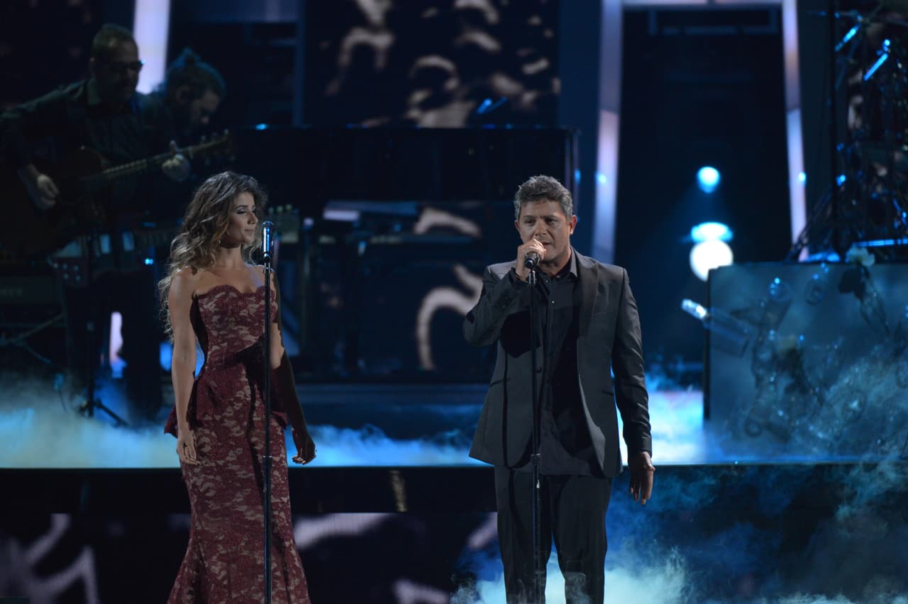 Con el tema 'A que no me dejas' y acompañado de Mariachi, Alejandro Sanz hizo vibrar el escenario.