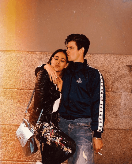"Coincidiendo y aprendiendo. Vaya sorpresa. Te quiero", comentó Danna Paola en esta postal junto a Miguel Bernardeau. ¿Será que la también cantante ya dejó la soltería?