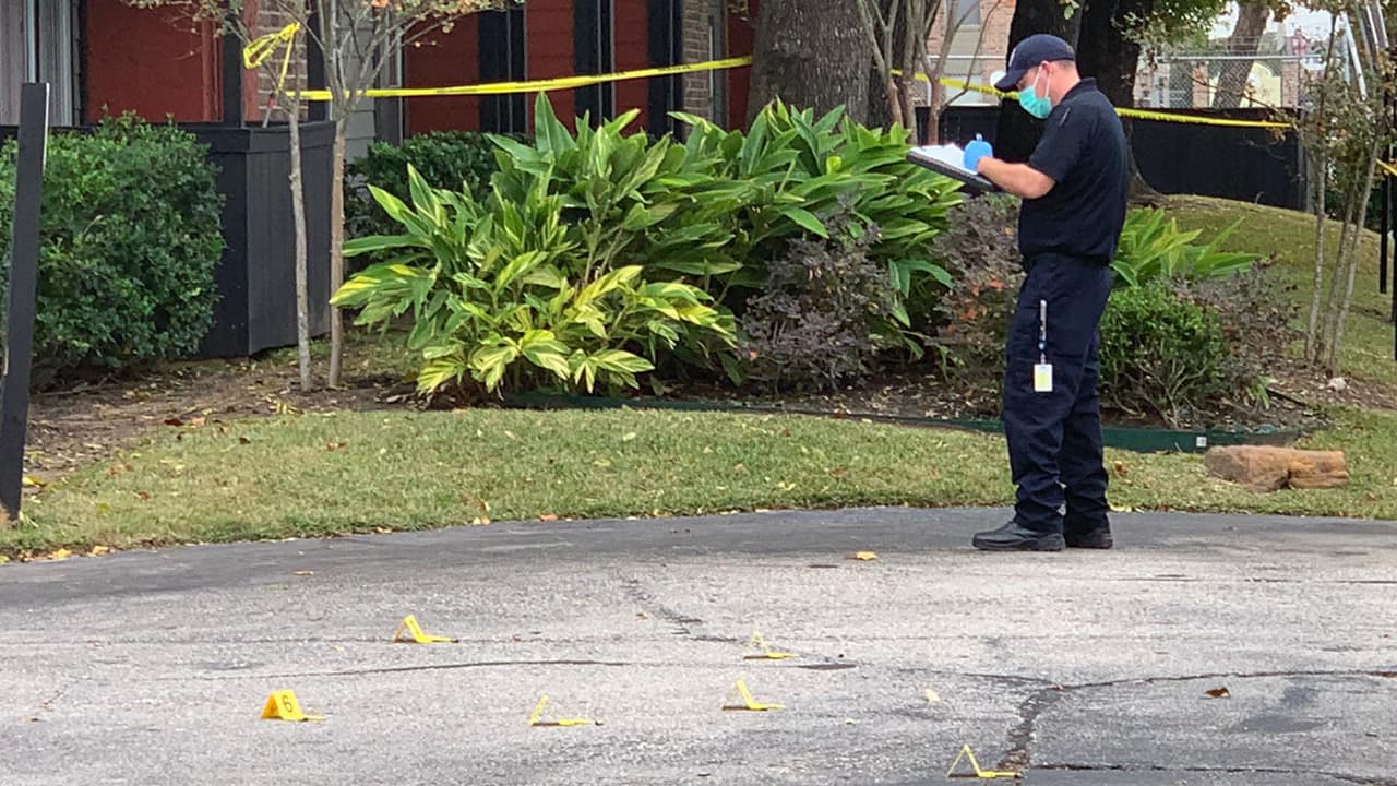 En el estacionamiento hallaron múltiples casquillos de bala.
<br>