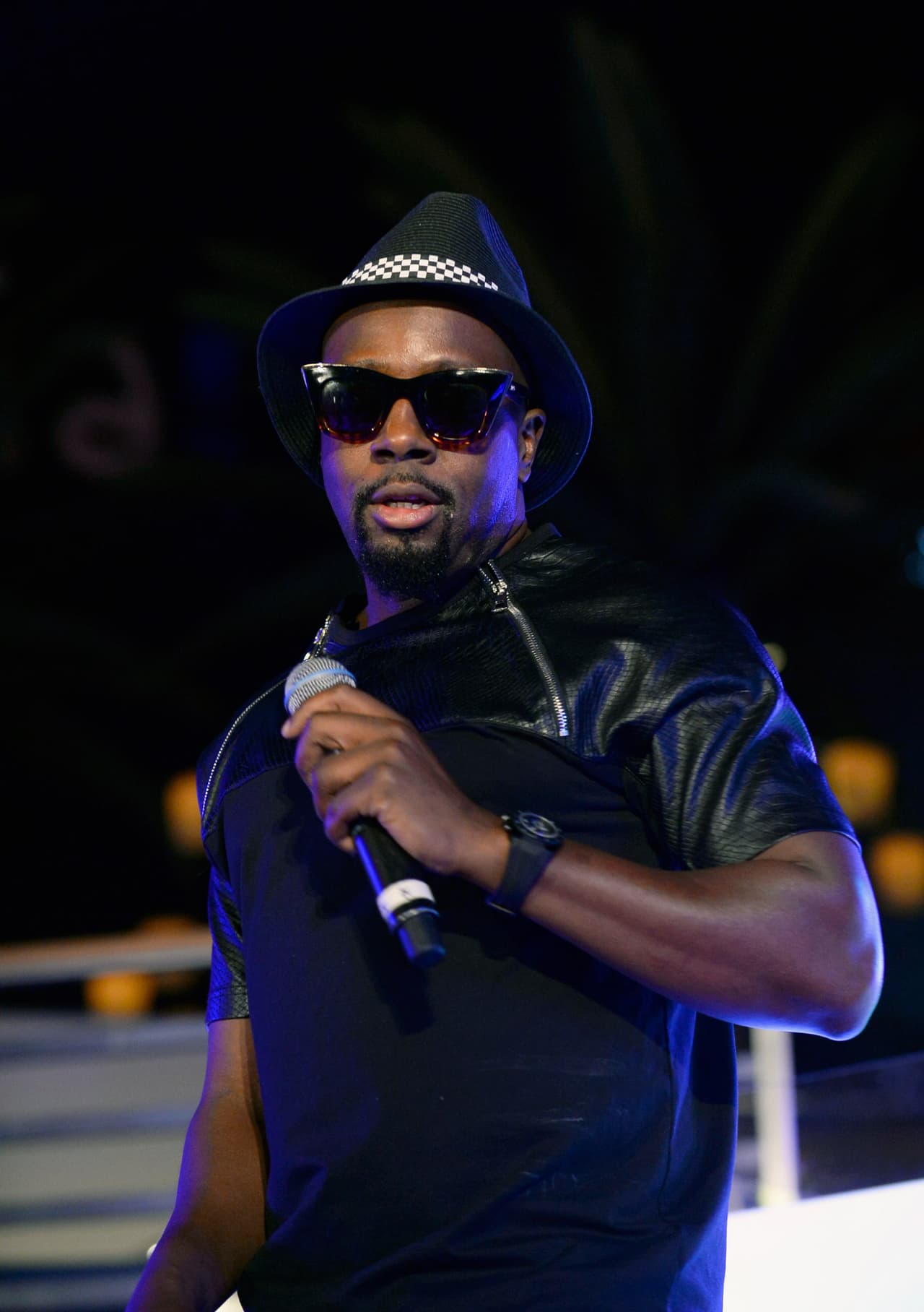 Sin embargo, el consejo electoral haitiano lo descartó, pues no cumplía con los requisitos necesarios para contender en la carrera política.