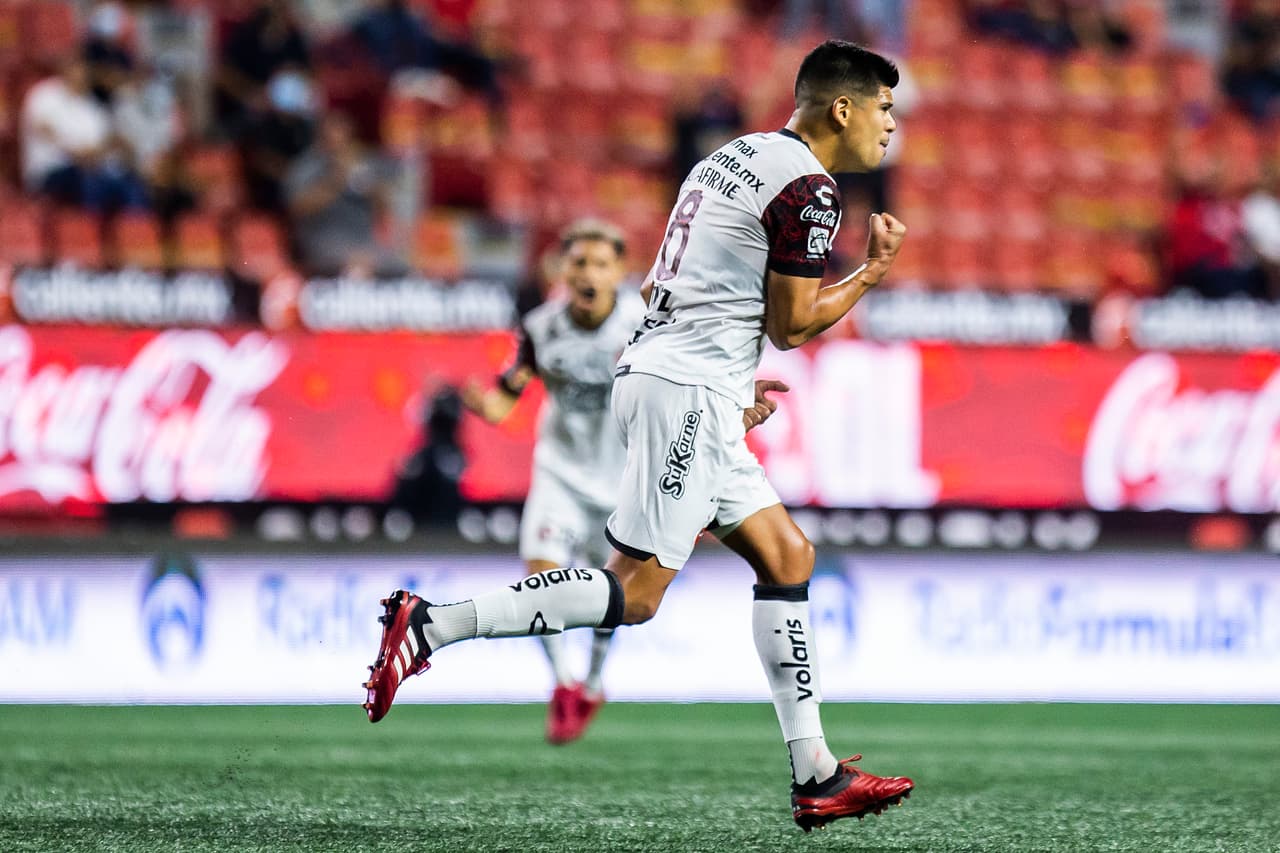 Pavez festeja el triunfo parcial al minuto 22'.