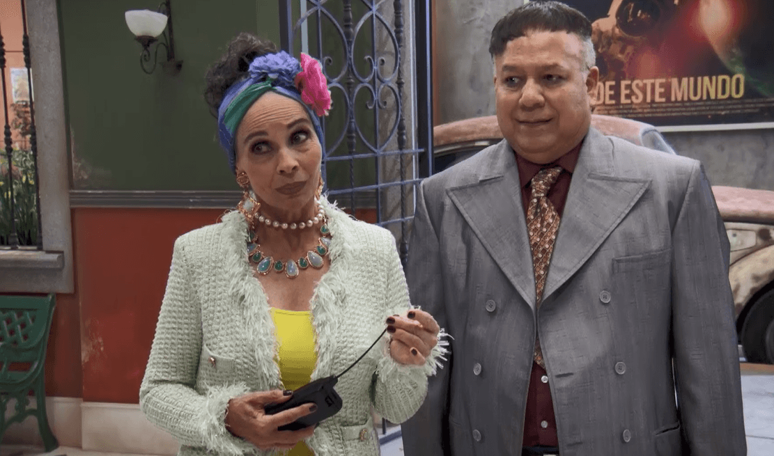 Usar muchos accesorios no es la mejor opción, pero la seguridad es lo que importa cuando eres de la "alta sociedad" como la familia López.