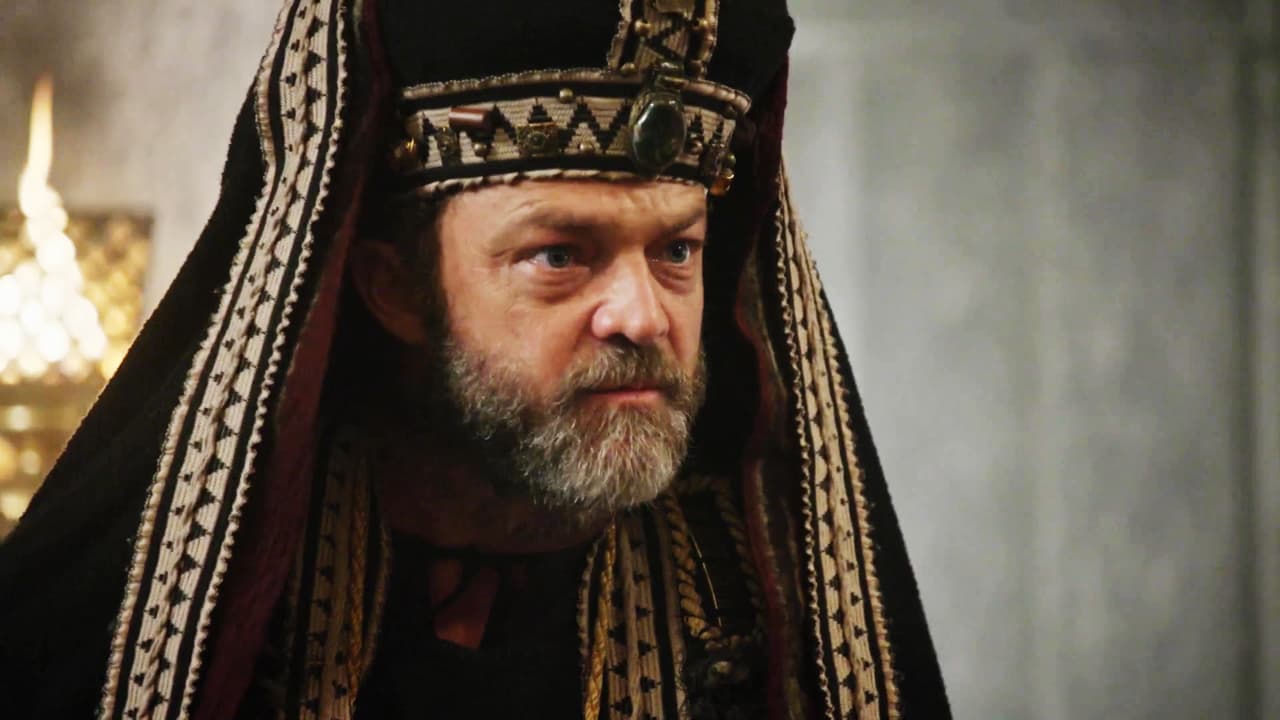 Después de la discusión que tuvo con Jesús en el templo, 
<b>Caifás</b> les aseguró a los sacerdotes que el Mesías era un peligro y un impostor, al cual debían detener inmediatamente. Ante la orden, 
<b>Nicodemo</b> defendió al hijo de Dios.