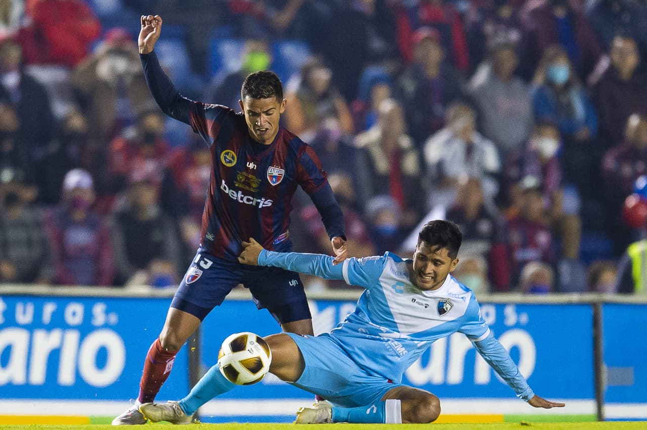 Atlante se mostró mejor en la primera parte que por momentos fue accidentada y muy disputada en el mediocampo.