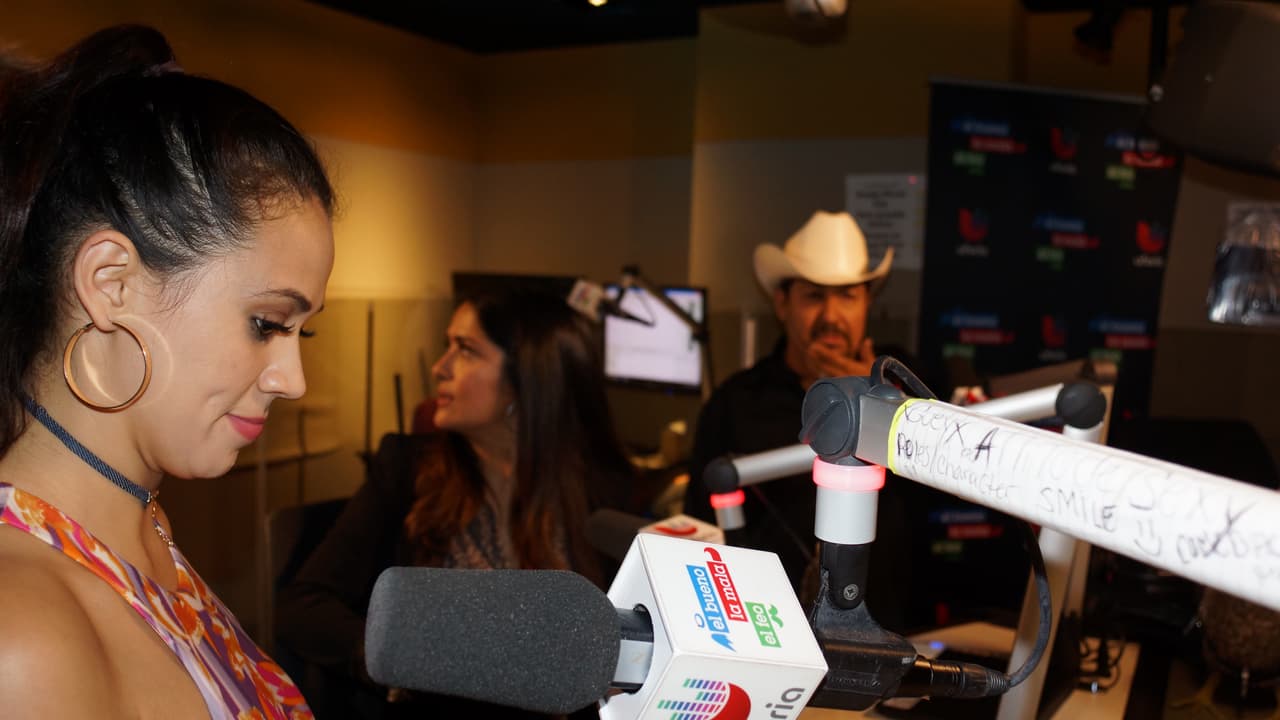 Así fue la divertida entrevista de 'El Bueno, La Mala y El Feo' con Salma Hayek.