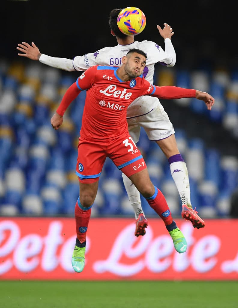 Napoli cae 5-2 ante la Fiorentina en tiempos extra y con 9 hombres, durante Octavos de Final y queda fuera de la Coppa Italia. Dries Mertens y Andrea Petagna fueron los que dieron goles a los locales, mientras que para la Fiore descontaron Vlahovic, Biraghi, Venuti, Piatek y Maleh. EL mexicano Hirving Lozano llevaba 20 minutos en cancha cuando propinó tremendo planchazo y salió expulsado.