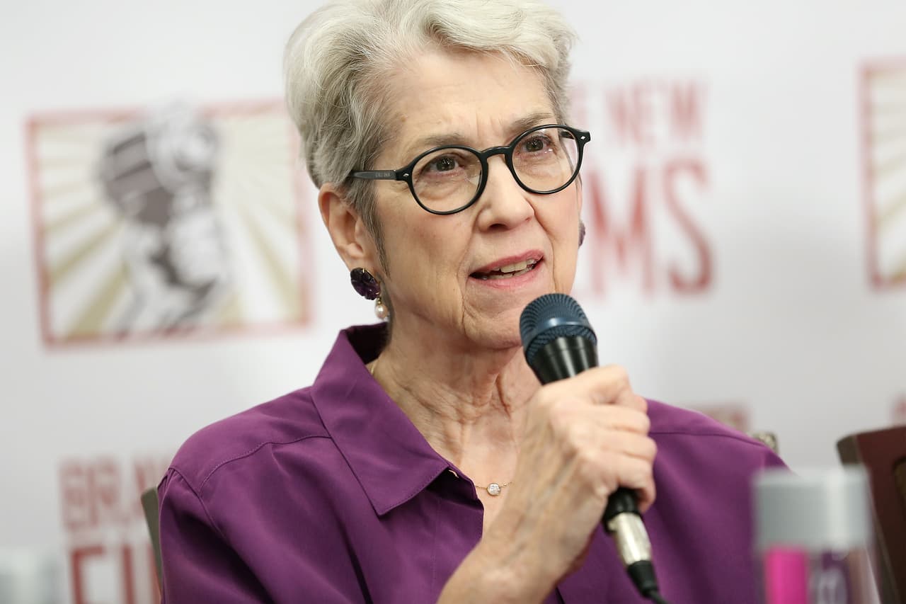 <b>Jessica Leeds.</b> 
<a href="https://www.nytimes.com/2016/10/13/us/politics/donald-trump-women.html">Aseguró a The New York Times</a> que en un vuelo hacia Nueva York hace más de tres décadas la invitaron a pasar de clase económica a primera clase y le asignaron un puesto al lado de Trump, con quien mantuvo una conversación cordial durante la cena. Luego el empresario le tocó los senos y trató de subir su mano por su falda sin su consentimiento.