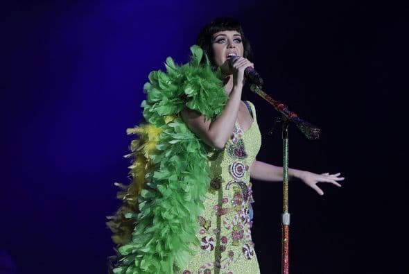 Tras el penoso incidente, Katy fue abucheada y hasta el show tuvo que ser detenido.