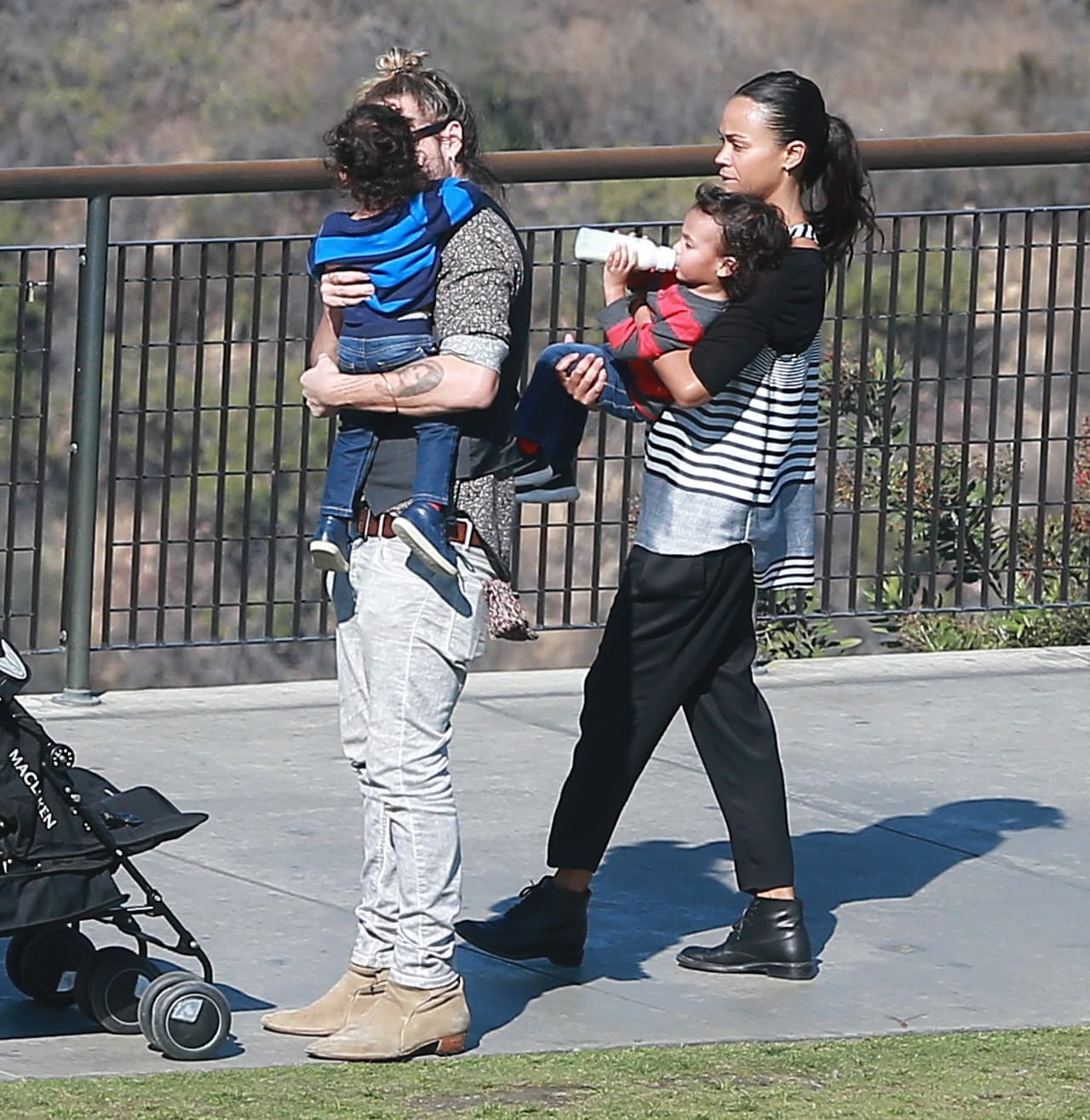 Después de tanto correr Cy y Bowen necesitaron un respiro.
