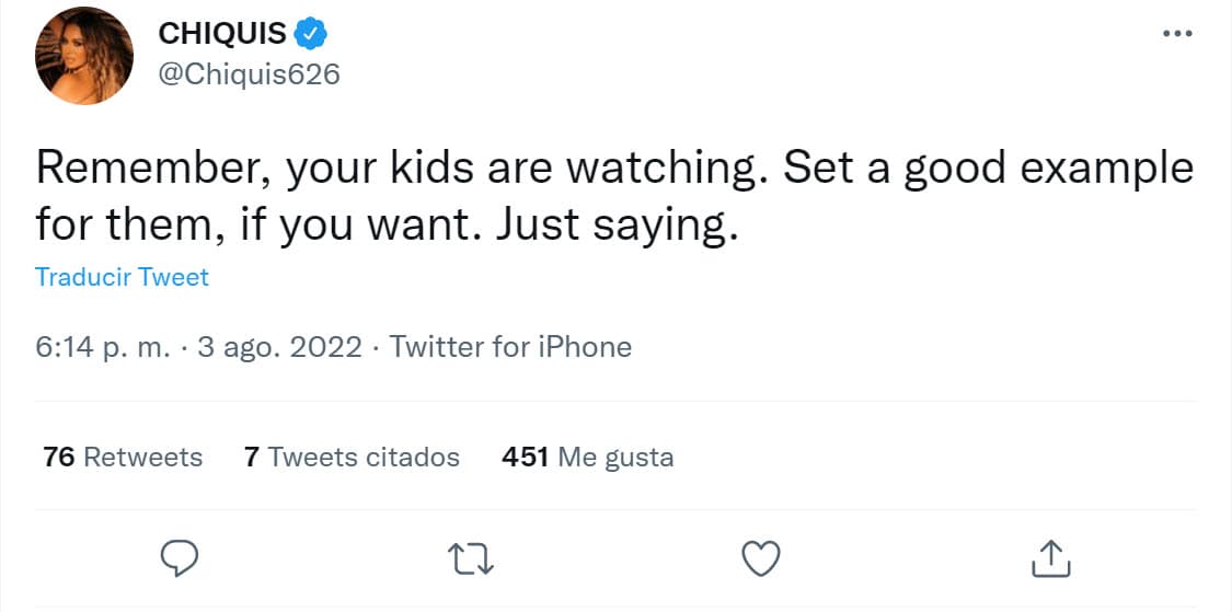 "Recuerden, sus hijos los están viendo. 
<b>Sean un buen ejemplo para ellos</b>, si quieren. Solo digo", escribió sin mencionar de manera explícita a sus tíos Juan y Lupillo Rivera. 
<br>
