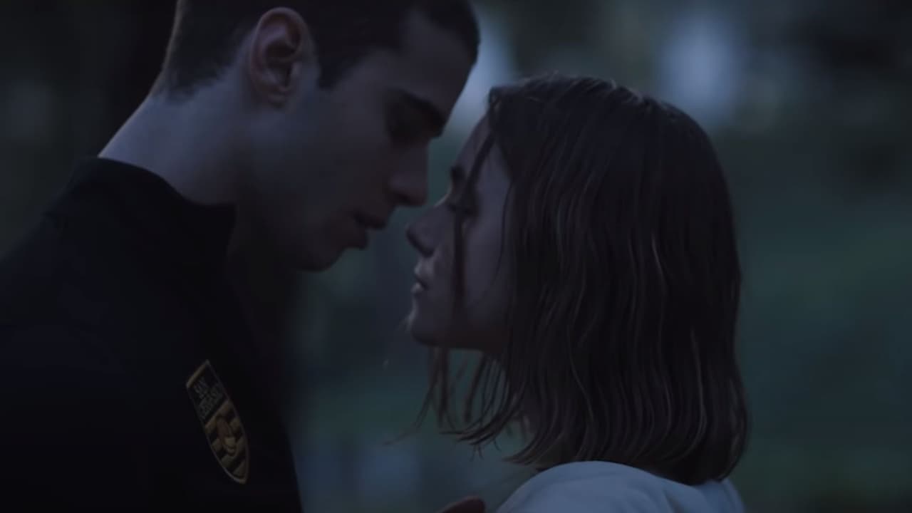 Clara Galle como Raquel y Julio Peña como Ares.