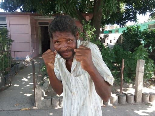 Tamayito es el único que encara a 'El Ballena'.