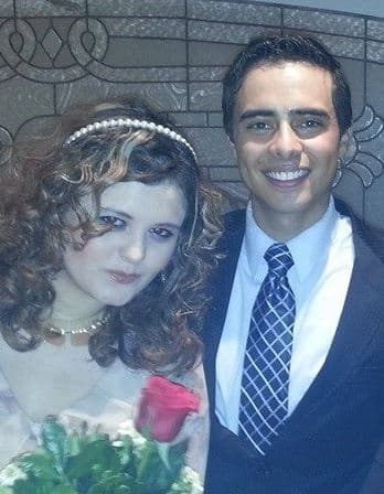 Trae un 'look' diferente y casi siempre aparece junto a su esposo e hijas.