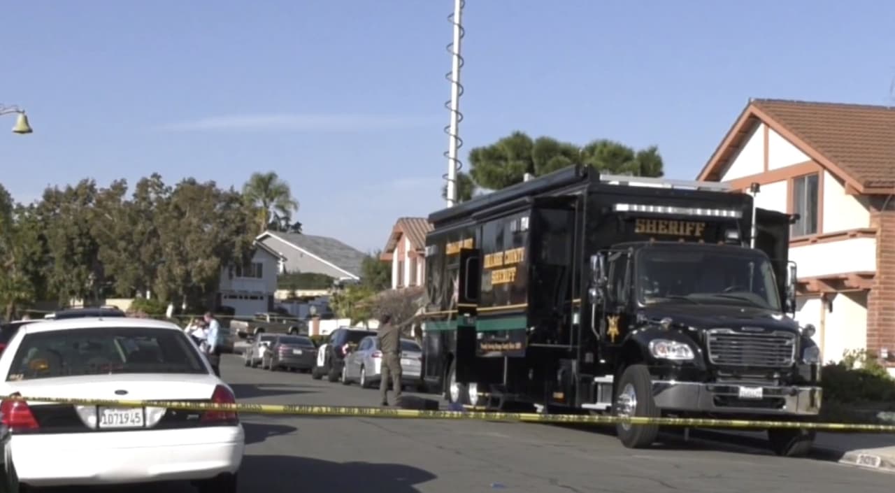 Detectives trabajan para identificar a la víctima a través de análisis de ADN.