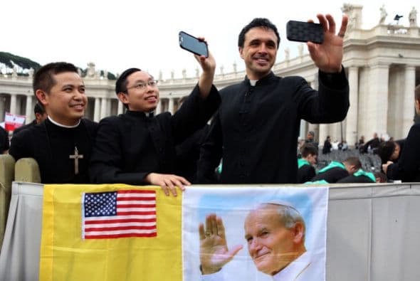 En cambio, estos asistentes no desaprovecharon la oportunidad de una buena "selfie".