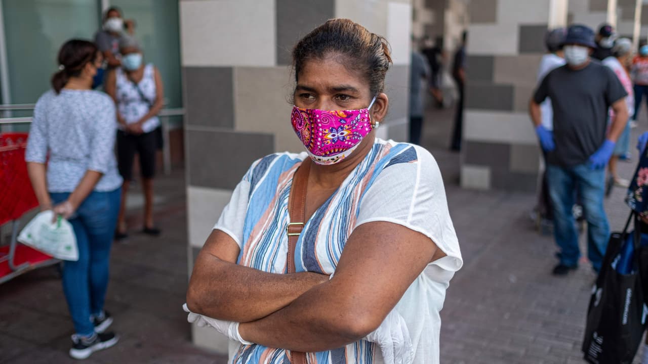 Puerto Rico se adapta a vivir con "normalidad" entre restricciones por covid-19