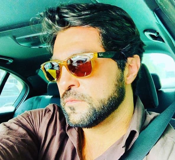 "Lo que les puedo decir es que somos compañeros, vamos a encontrarnos en proyectos, vamos a encontrarnos en fiestas de compañeros como fue el caso de Halloween. 
<b>Estamos en el medio</b>, estamos en un mundo que parece ser muy grande pero también es muy pequeño", dijo en entrevista con el programa Hoy.
<br>