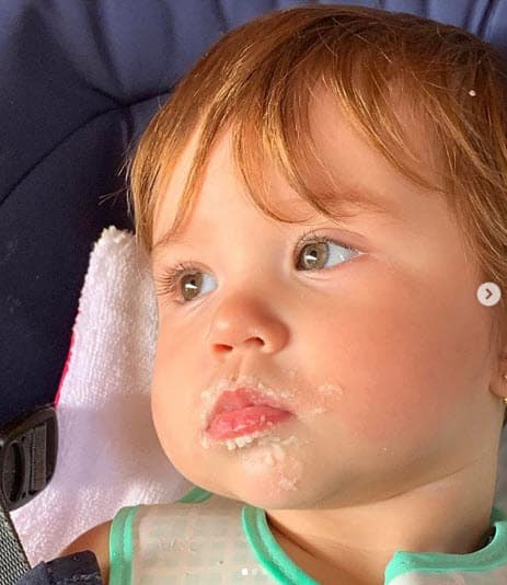 Además, volvió a enternecer las redes con dos imágenes de la hija que tuvo con el boxeador.