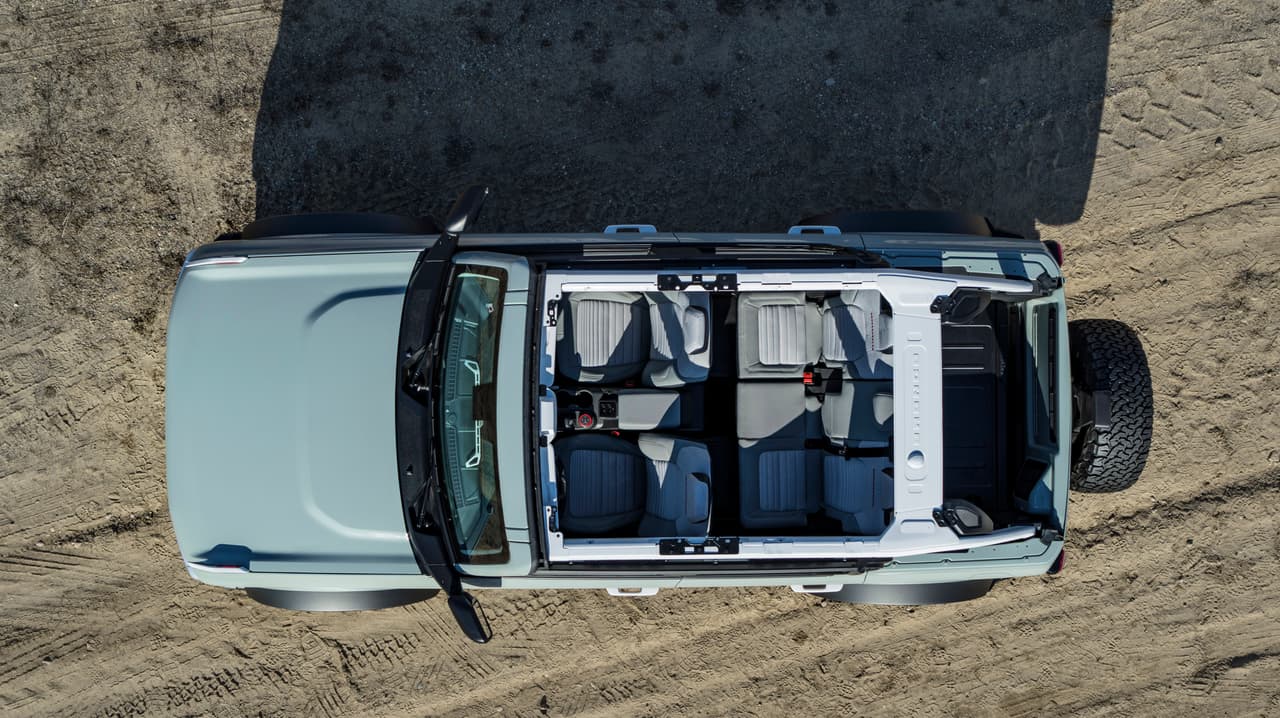 The four-door 2021 Bronco will have available removeable modular roof sections – left and right front panels, a full-width center panel and a rear section. Roof panels on both two- and four-door models can be easily removed by unlocking the latches from the interior to provide the largest overall open-top view in its class to take in the sunshine or to gaze at the stars at night. (Prototype not representative of production vehicle.)